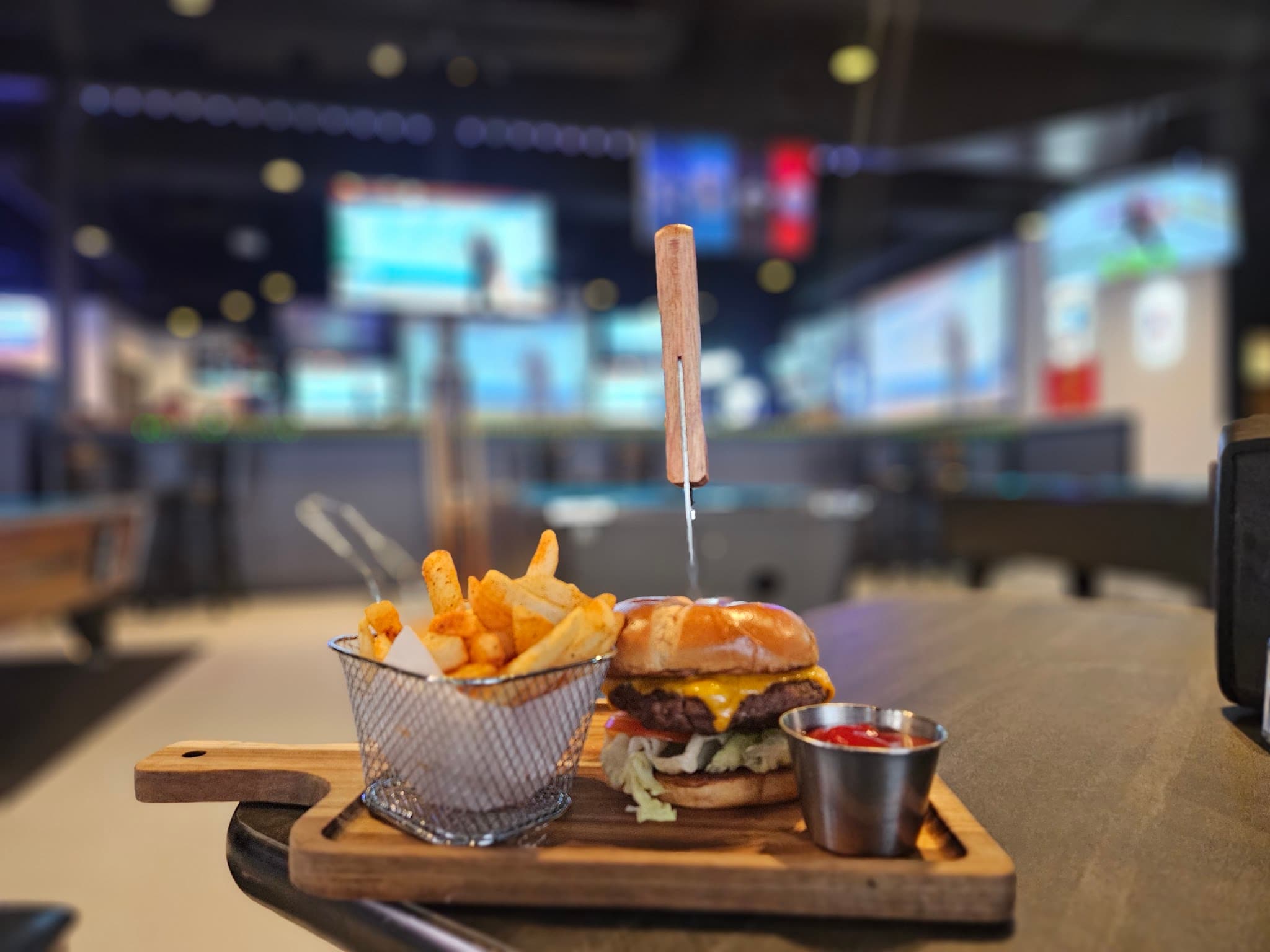 The Retro Street Bar & Indian Kitchen thumbnail 5