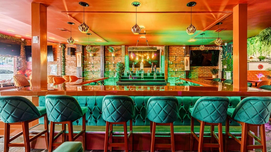 Miss Conduck thumbnail 4